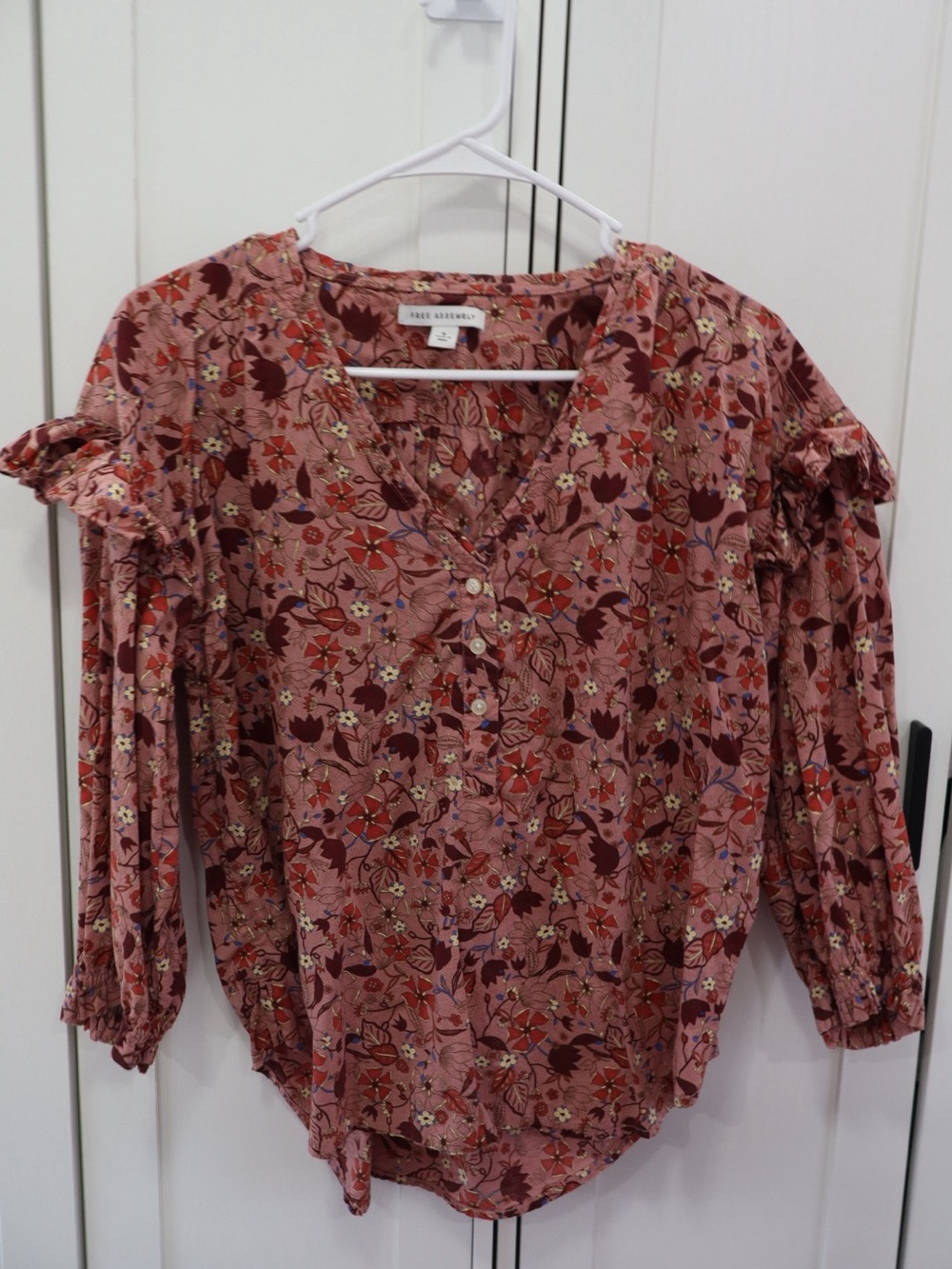 French Connection Rose Floral V-Neck Buttoned Ruffle Blouse